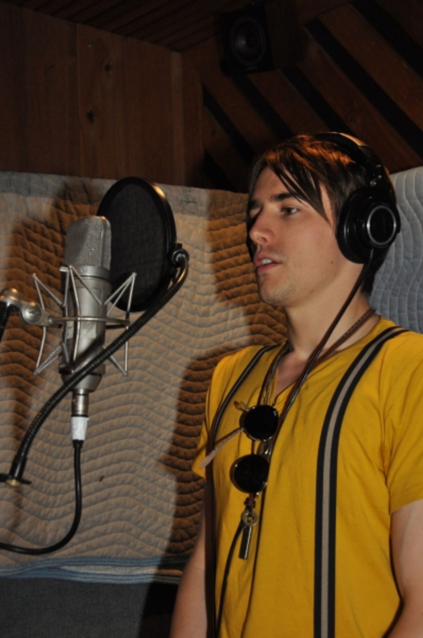 Exclusive Photo Coverage: Reeve Carney, Rebecca Faulkenberry & SPIDER-MAN Cast Sing Carols For A Cure Image