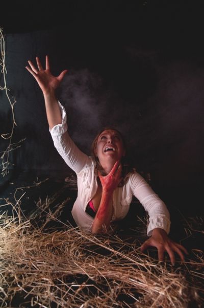 Natasha Gleichmann as Shelly Photo