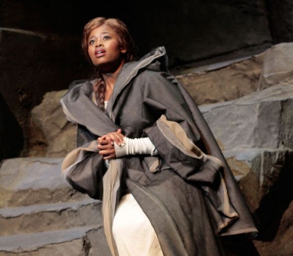 Pretty Yende Photo