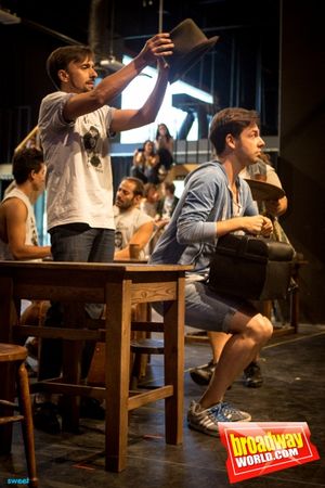 Armando Pita y elenco de Los Miserables Photo