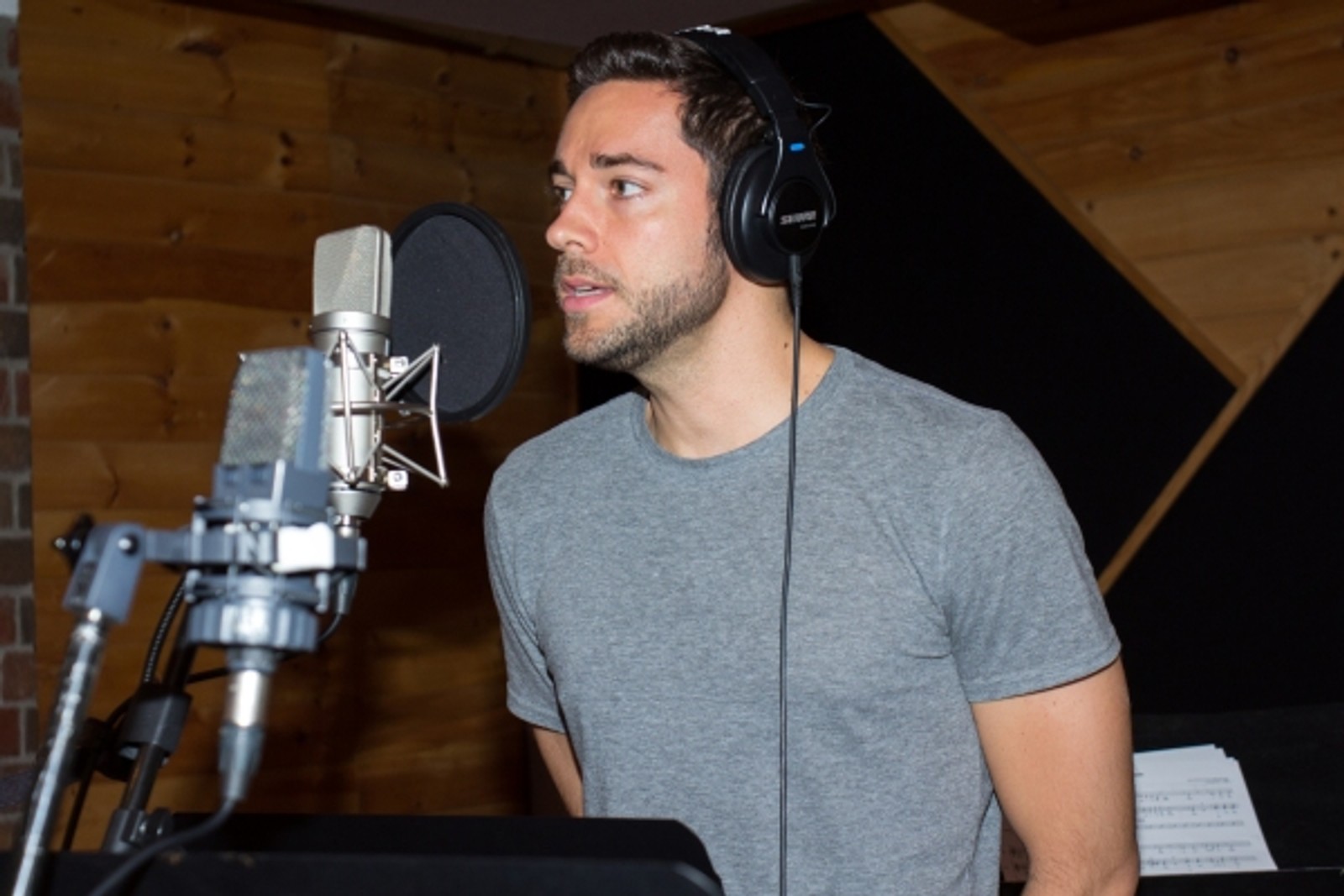 Exclusive Photo Coverage: Zachary Levi & FIRST DATE Cast Tell It on the Mountain for Carols for a Cure — photo 12 of 16