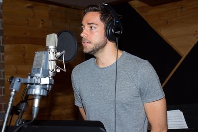 Zachary Levi Photo