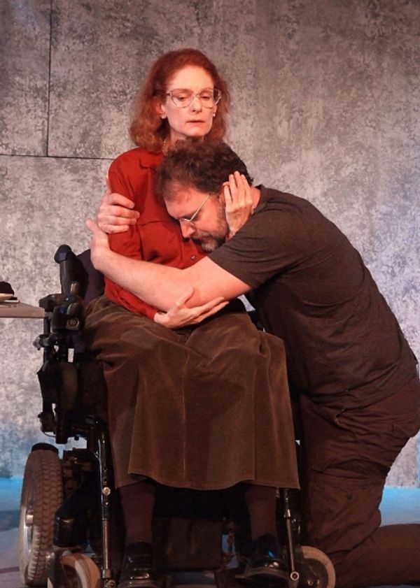 Lisa Pelikan and Tim Cummings Photo
