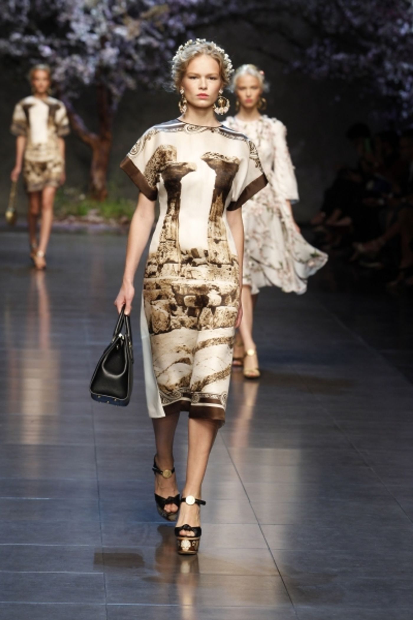 Photo Flash: Dolce&Gabbana Unveils SUMMER WOMAN 2014 Collection  Image