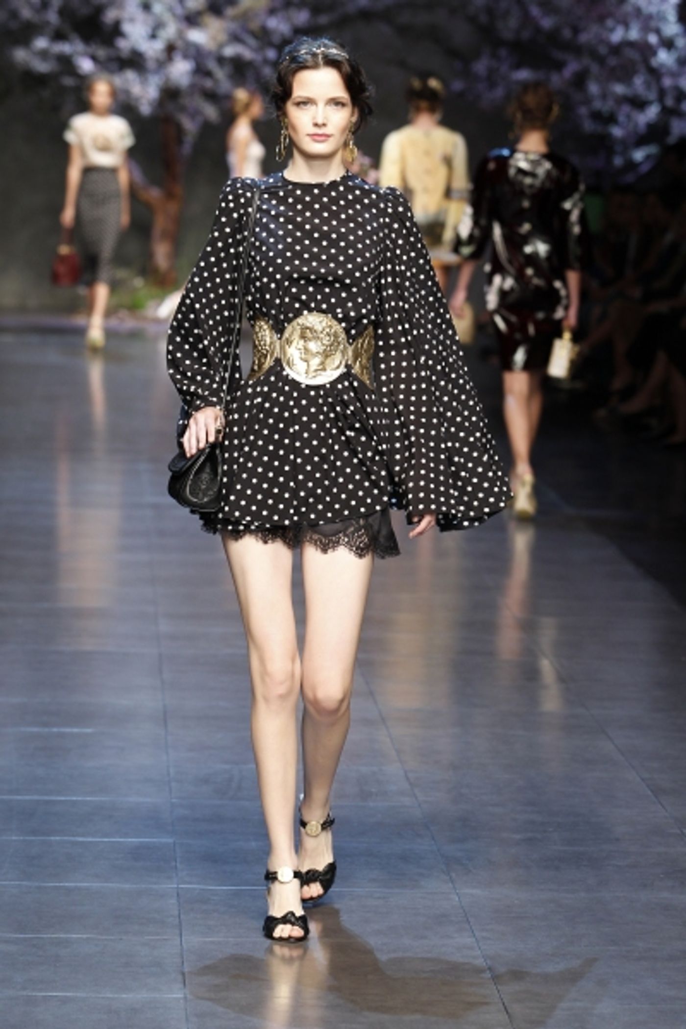 Photo Flash: Dolce&Gabbana Unveils SUMMER WOMAN 2014 Collection  Image
