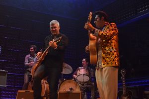 Taylor Hicks jams with the cast of MILLION DOLLAR QUARTET @ BroadwayWorld Taylor Hicks jams with the cast of MILLION DOLLAR QUARTET Photo