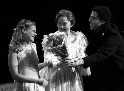 Celia Keenan-Bolger, Cherry Jones, Zachary Quinto  Photo