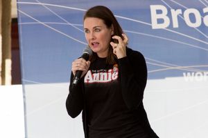 Danette Holden @ BroadwayWorld Danette Holden Photo