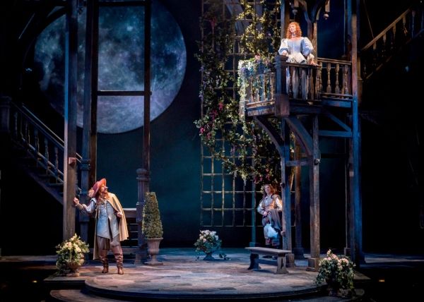 Cyrano (Harry Groener) masquerading as the tongue-tied Christian (Nick Dillenburg) to Photo