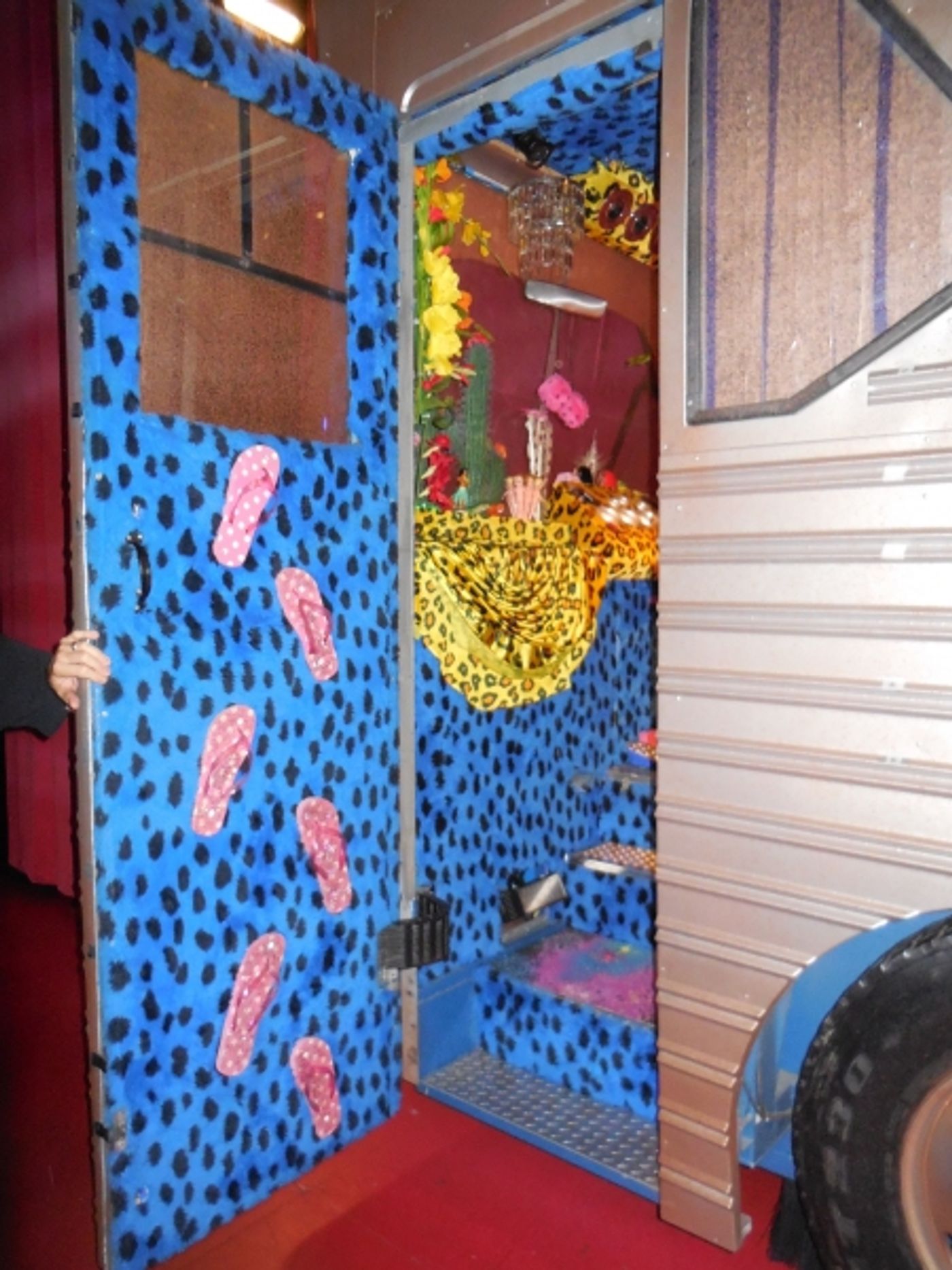 Photo Flash: First Looks at PRISCILLA, QUEEN OF THE DESERT: THE MUSICAL Tour Stop at TUTS Image