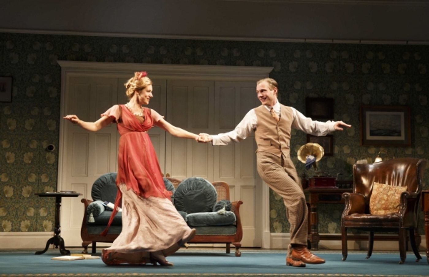 Photo Flash: First Look at Roger Rees, Charlotte Parry & More in Roundabout's THE WINSLOW BOY! Image