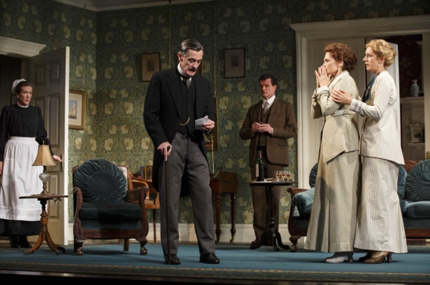 Photo Flash: First Look at Roger Rees, Charlotte Parry & More in Roundabout's THE WINSLOW BOY! Image