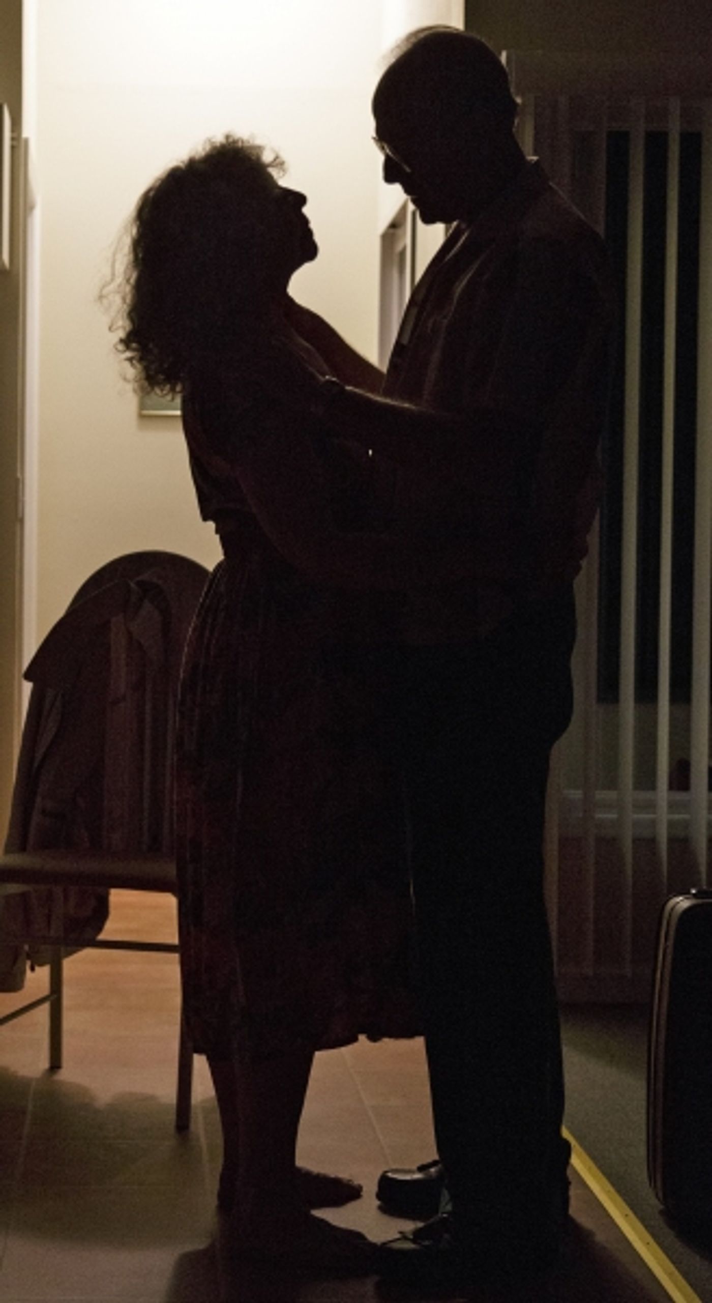 Photo Flash: First Look at Mark Blum, Kathryn Grody and More in Primary Stages' THE MODEL APARTMENT  Image