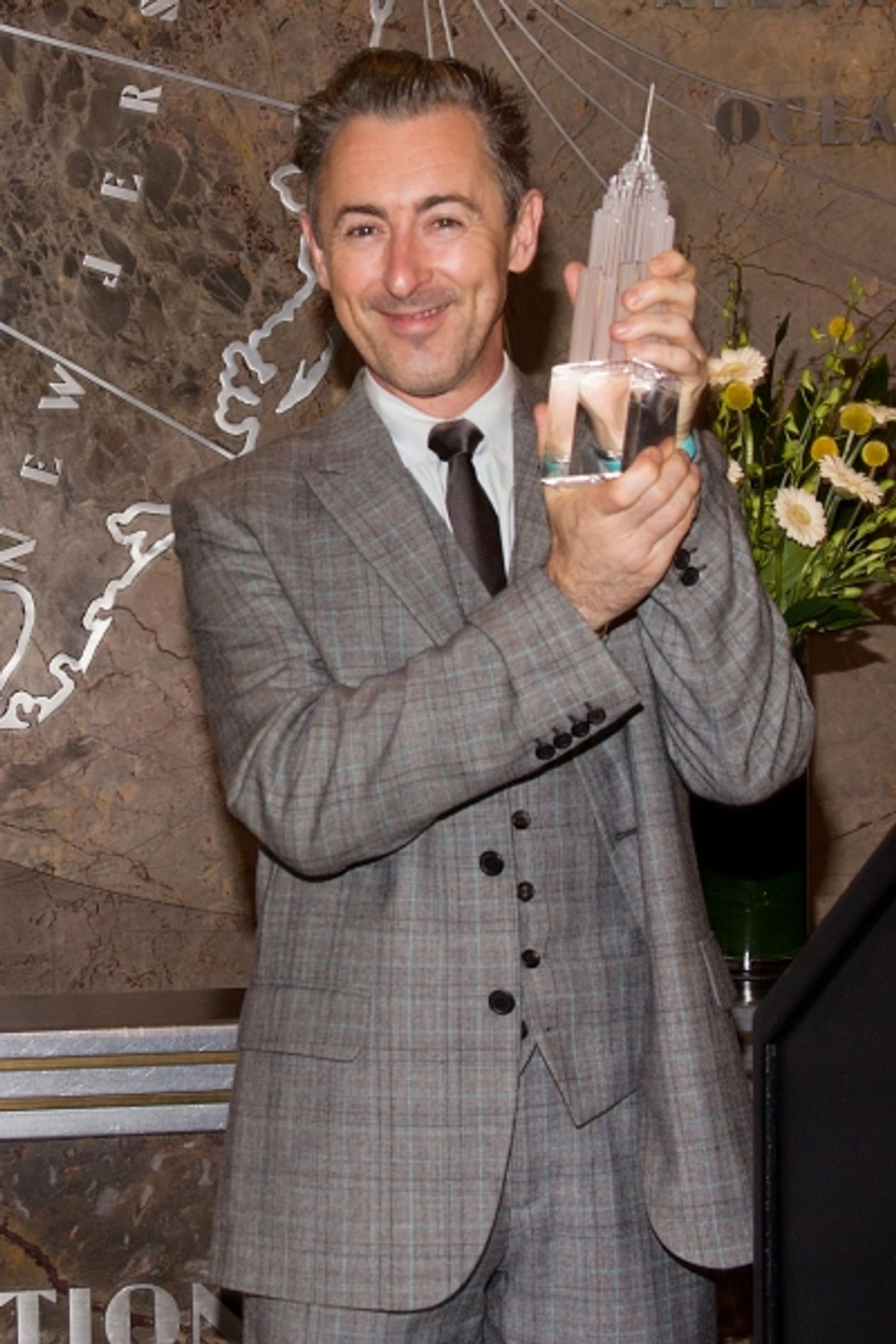 Photo Coverage: Alan Cumming Lights Up Empire State Building for MAKE BELIEVE ON BROADWAY  Image