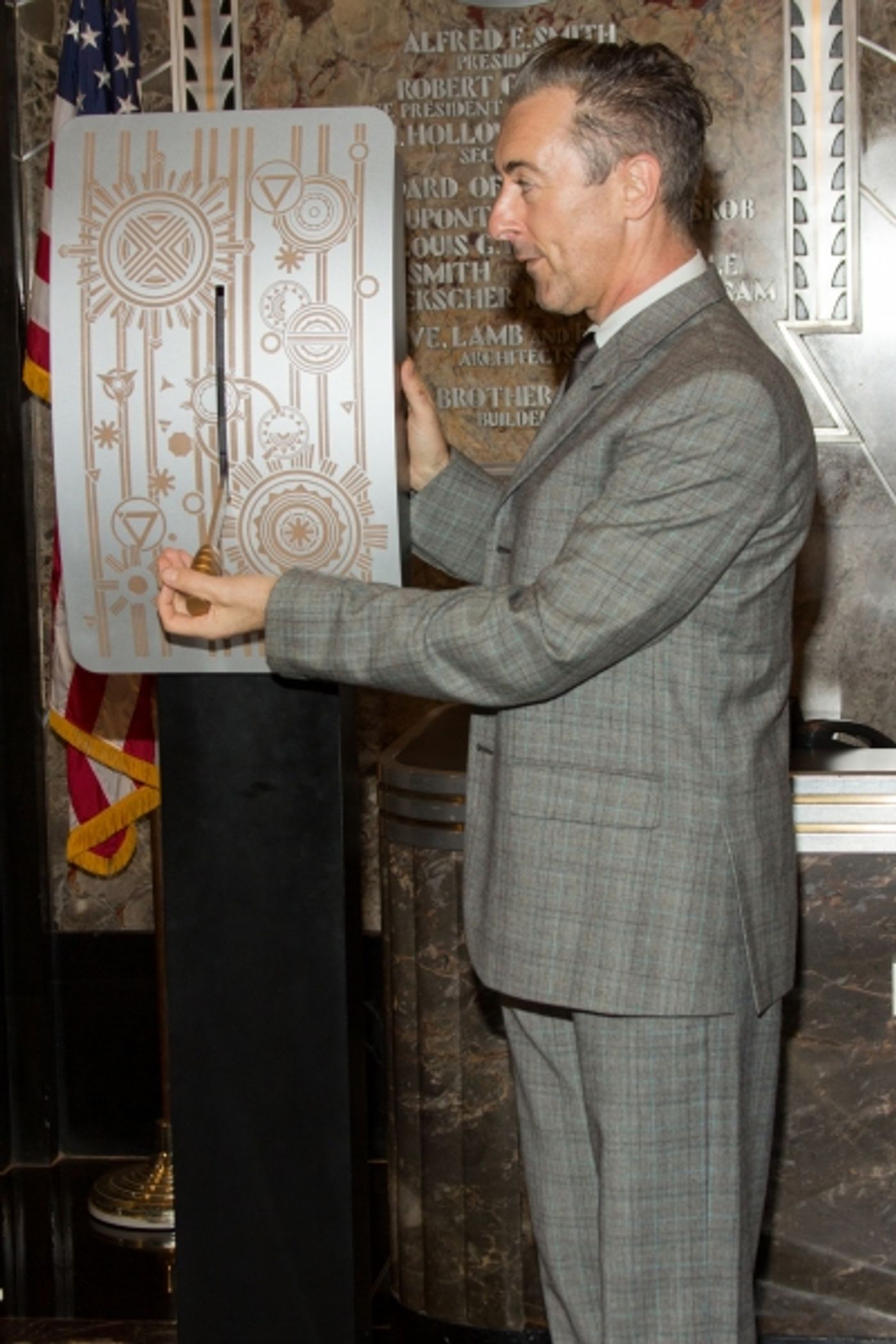 Photo Coverage: Alan Cumming Lights Up Empire State Building for MAKE BELIEVE ON BROADWAY  Image