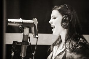 Carrie Manolakos. Photo