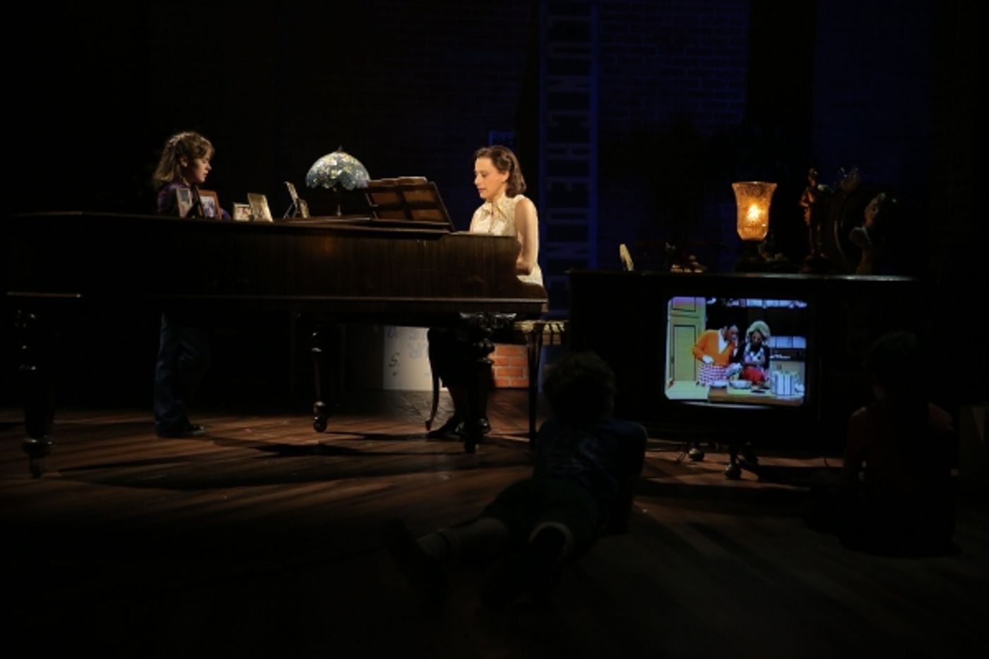 Photo Flash: First Look at Michael Cerveris, Judy Kuhn & More in Public Theater's FUN HOME  Image