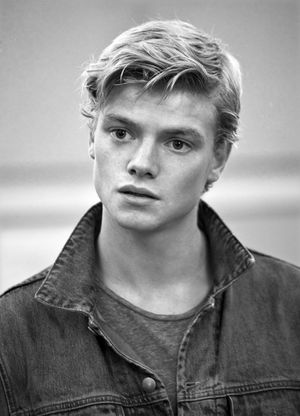 Tom Rhys Harries Photo