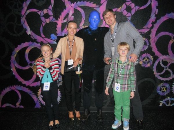 Ilya Bryzgalov and family at Blue Man Group Photo