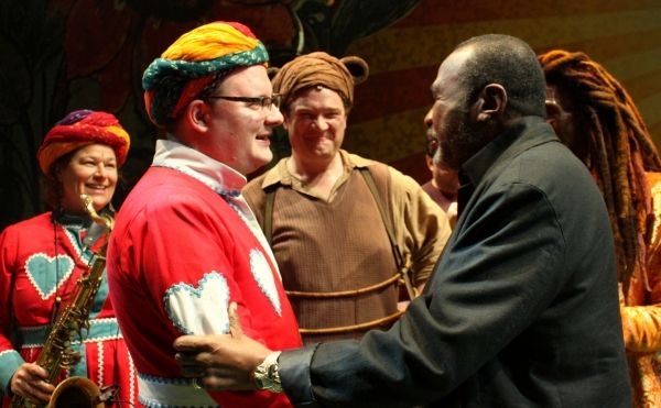 Ben Vereen greets THE JUNGLE BOOK Music Director Doug Peck as Juli Wood (saxophone),  Photo