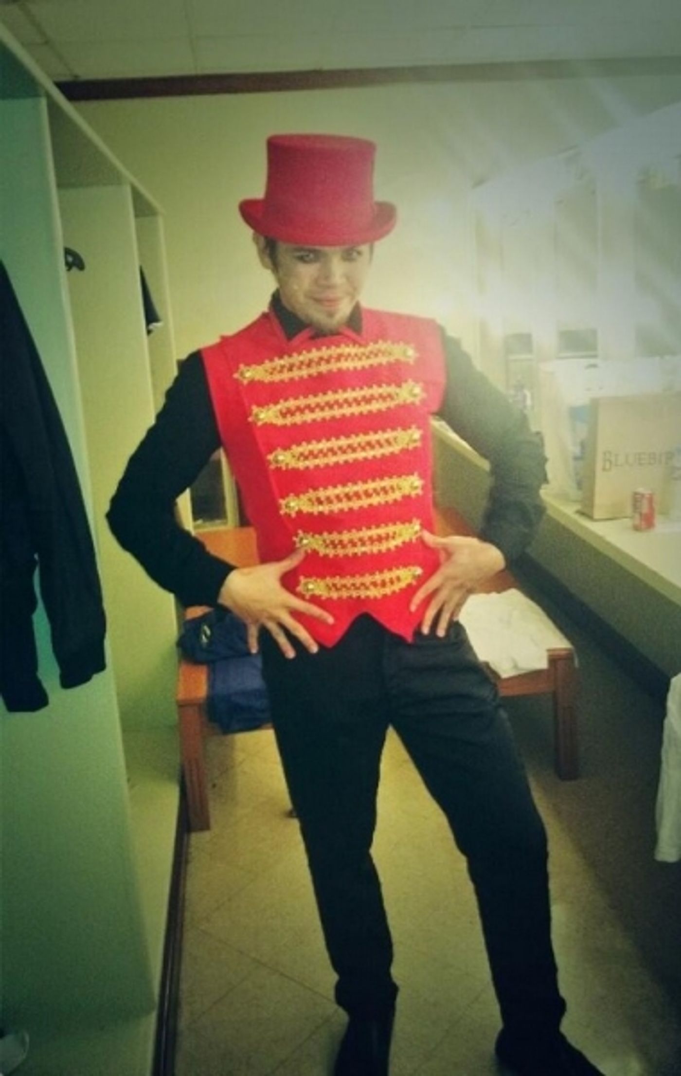 Photo Flash: Saturday Intermission Pics - Oct 12 - KINKY BOOTS Honors SOUL DOCTOR's Last Weekend on Broadway and More! Image