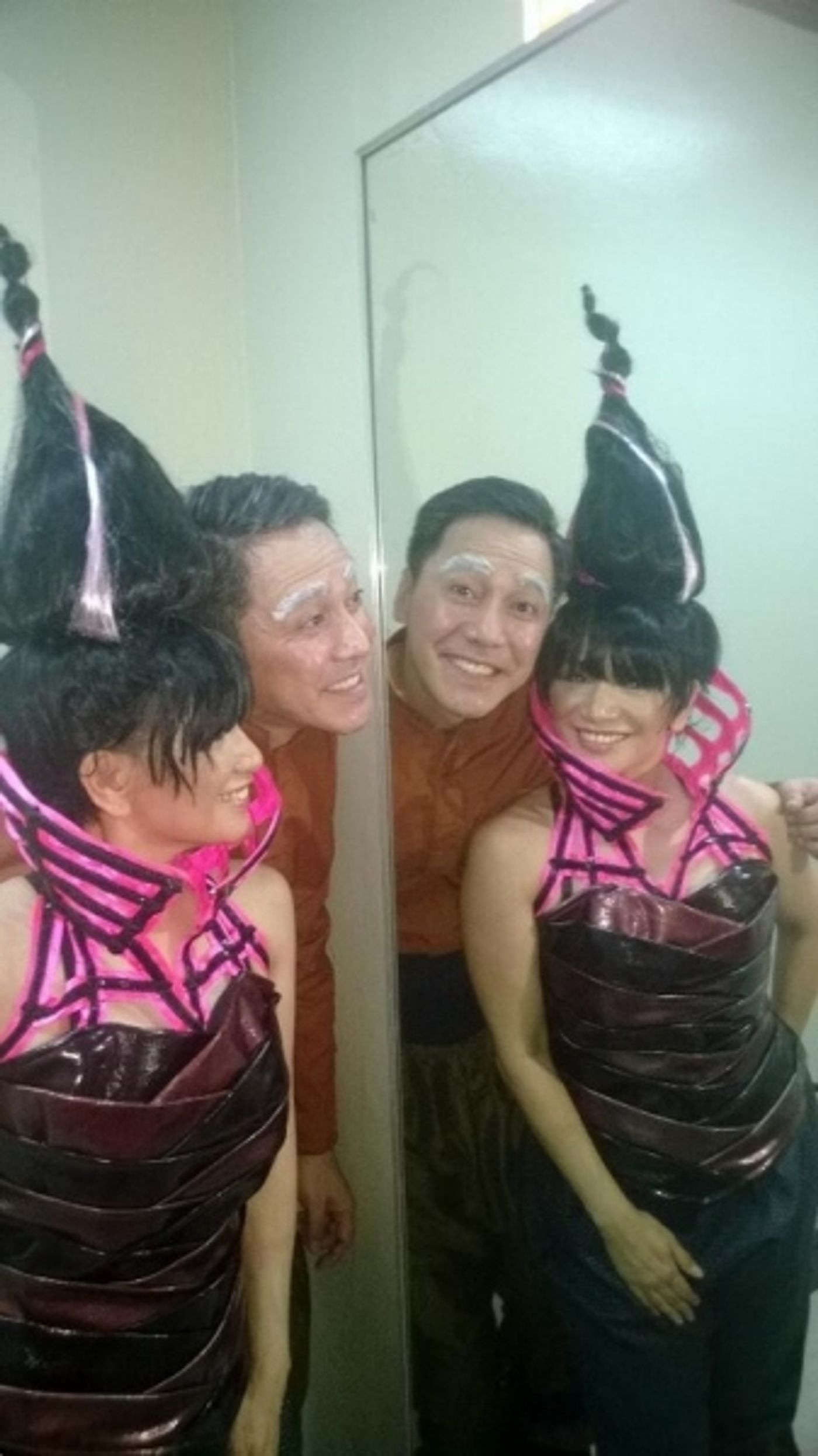 Photo Flash: Saturday Intermission Pics - Oct 12 - KINKY BOOTS Honors SOUL DOCTOR's Last Weekend on Broadway and More! Image