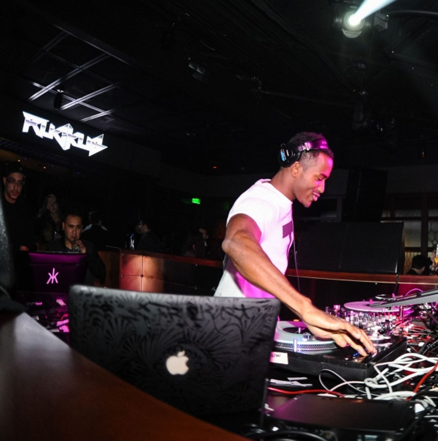 Photo Flash: DJ Ruckus Celebrates Birthday with Rev Run at Ling Ling Club Image