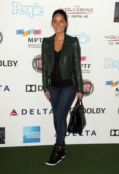 HOLLYWOOD, CA - OCTOBER 12:  Actress Olivia Munn attends ''Hugh Jackman... One Night  Photo