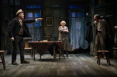 CiarÃƒÂ¡n OÃ¢â‚¬â„¢Reilly (Captain'' Jack Boyle), J. Smith-Cameron (Jun Photo