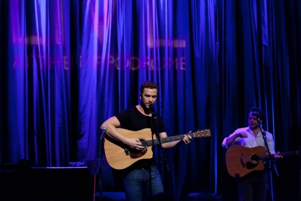Richard Fleeshman Photo