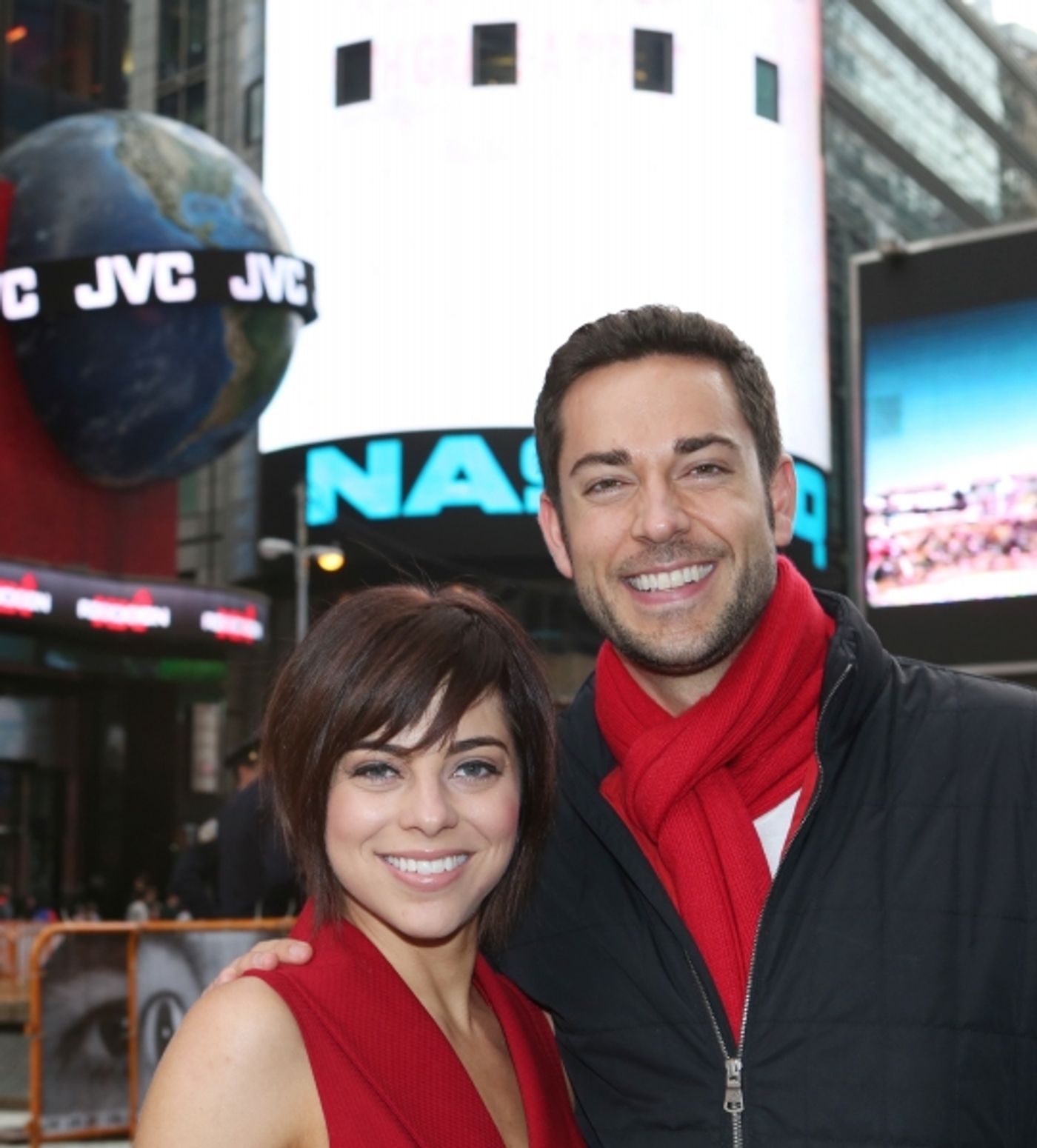 Photo Coverage: FIRST DATE's Krysta Rodriquez and Zachary Levi Ring the NASDAQ Closing Bell  Image