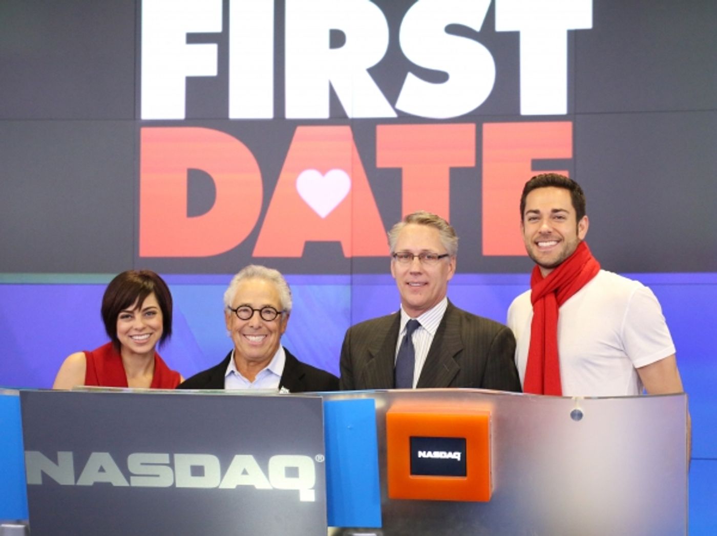 Photo Coverage: FIRST DATE's Krysta Rodriquez and Zachary Levi Ring the NASDAQ Closing Bell  Image