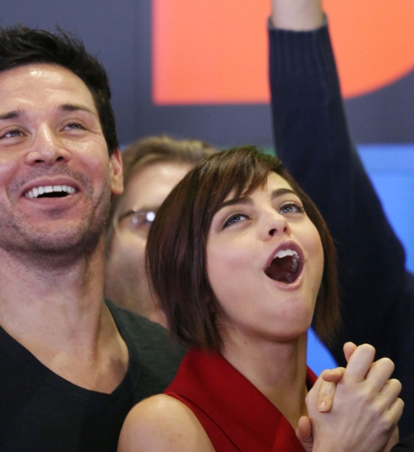 Photo Coverage: FIRST DATE's Krysta Rodriquez and Zachary Levi Ring the NASDAQ Closing Bell  Image
