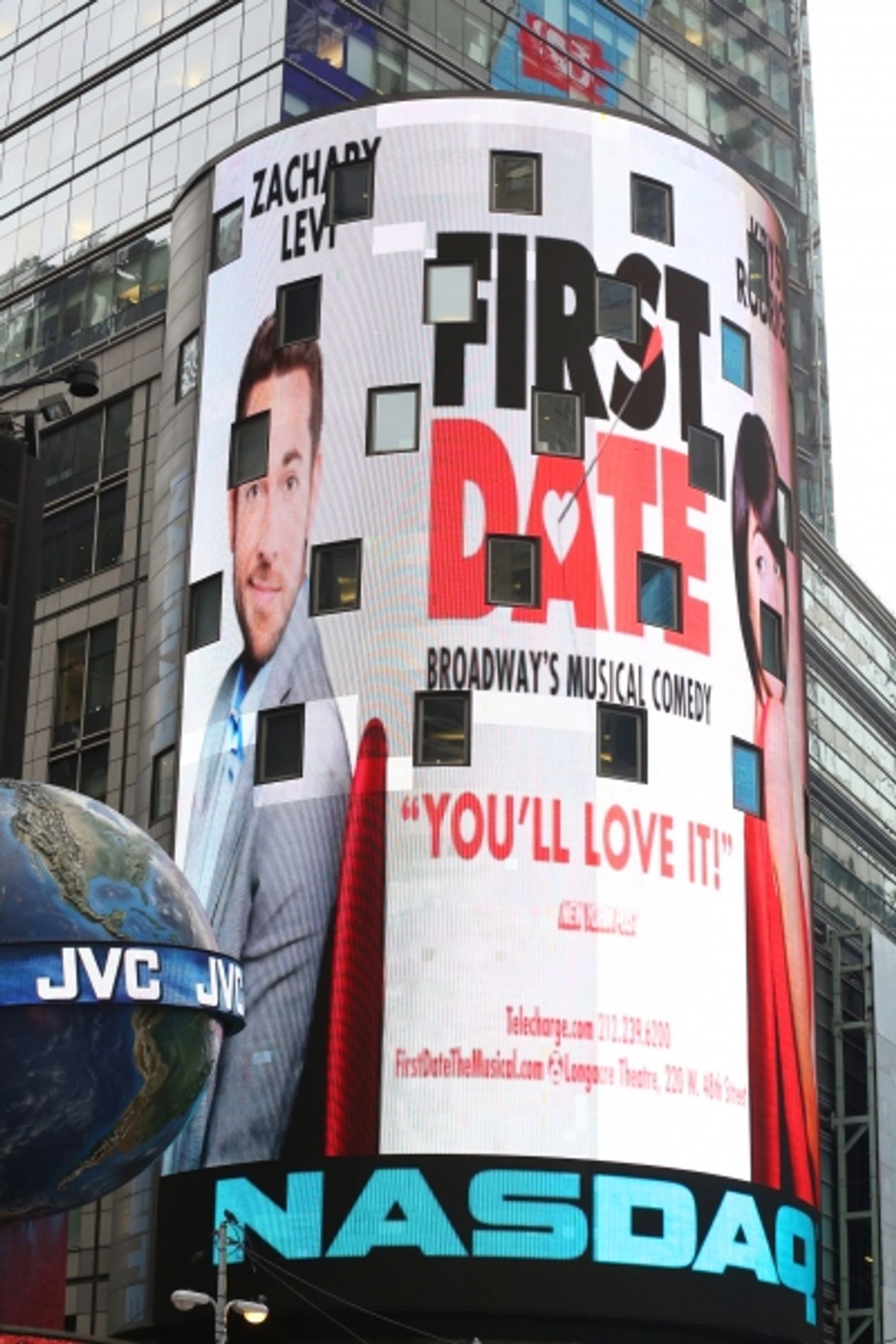 Photo Coverage: FIRST DATE's Krysta Rodriquez and Zachary Levi Ring the NASDAQ Closing Bell  Image