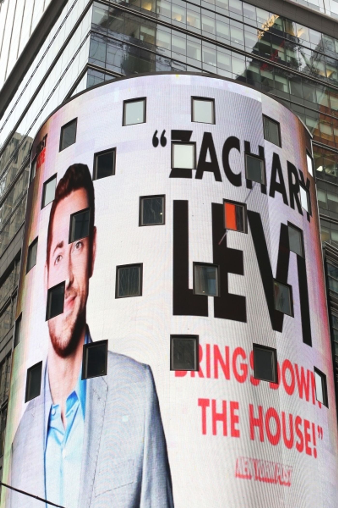 Photo Coverage: FIRST DATE's Krysta Rodriquez and Zachary Levi Ring the NASDAQ Closing Bell  Image