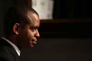 Daniel Breaker Photo