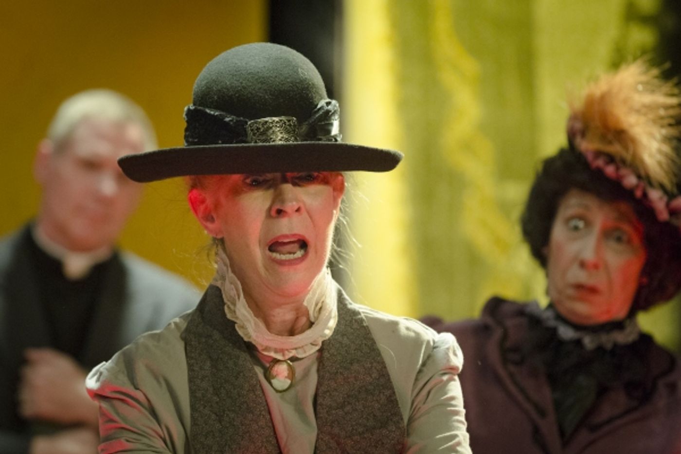 Photo Flash: First Look at MET's THE IMPORTANCE OF BEING EARNEST, Opening Tonight  Image