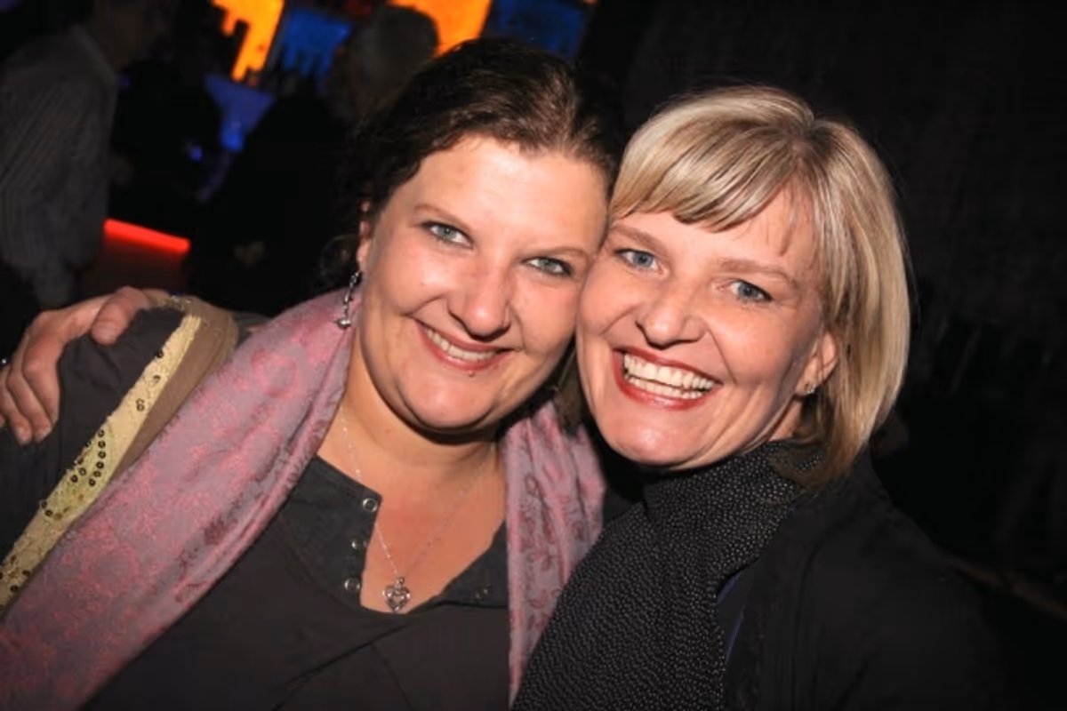 Lula Botha en Nadine Harmse at Openingsaand van MY VROU SE MAN SE LYK SE TAS by Emperors Palace se Theatre Marcellus - Sosiale Foto's