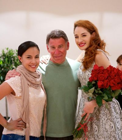 Ana Cecilia AnzaldÃƒÂºa y Cecilia de la Cueva con Stephen Schwartz, compositor y  Photo