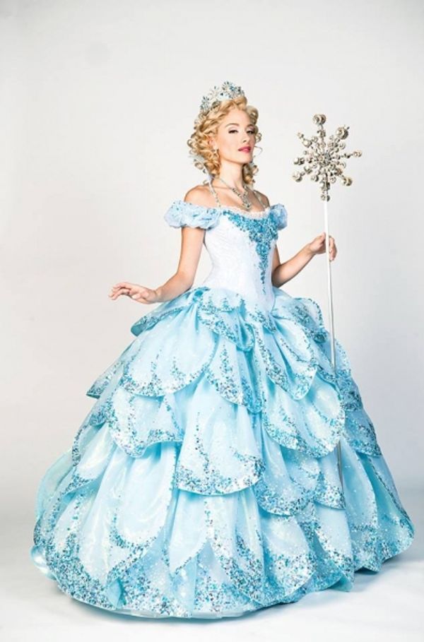 Cecilia de la Cueva es Glinda en Wicked MÃƒÂ©xico Photo