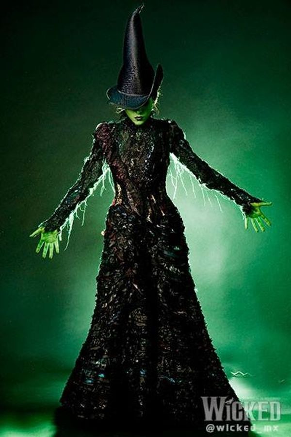Danna Paola es Elphaba en Wicked MÃƒÂ©xico Photo