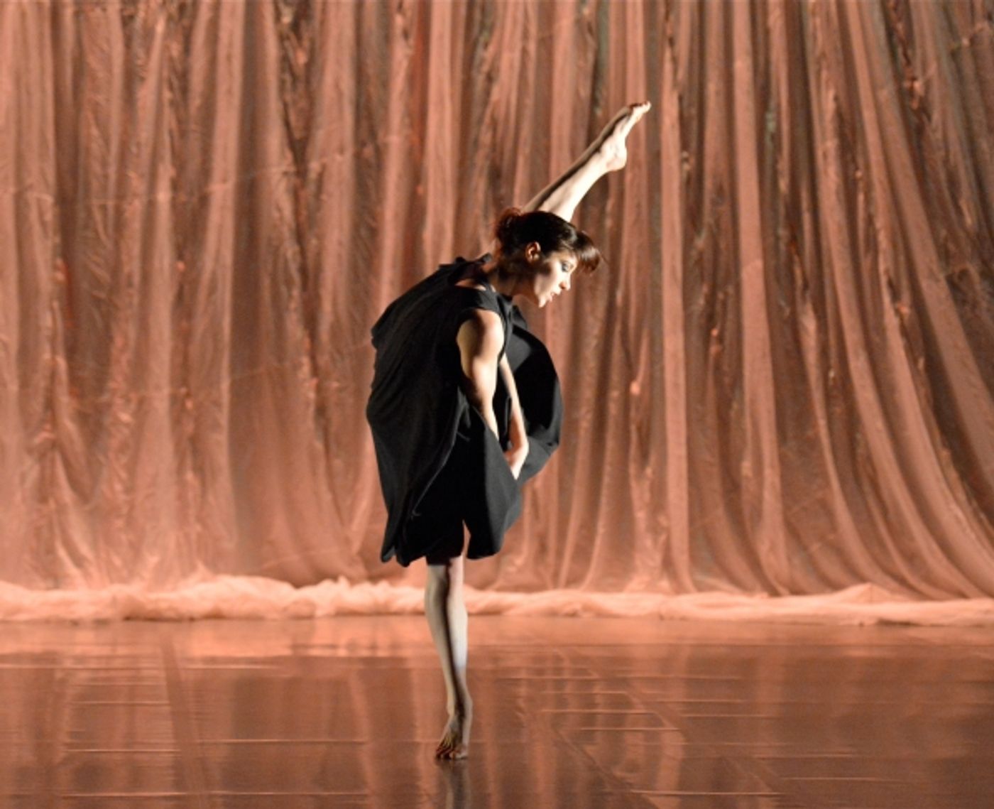 Photo Flash: Phoenix Dance Theatre's Particle Velocity Set for London Season at Royal Opera House  Image