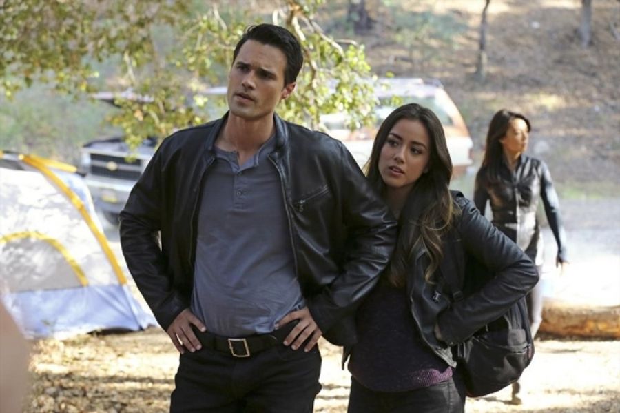 Photo Flash: MARVEL'S AGENTS OF S.H.I.E.L.D.'s 'F.Z.Z.T.,' Airing 11/5 Image