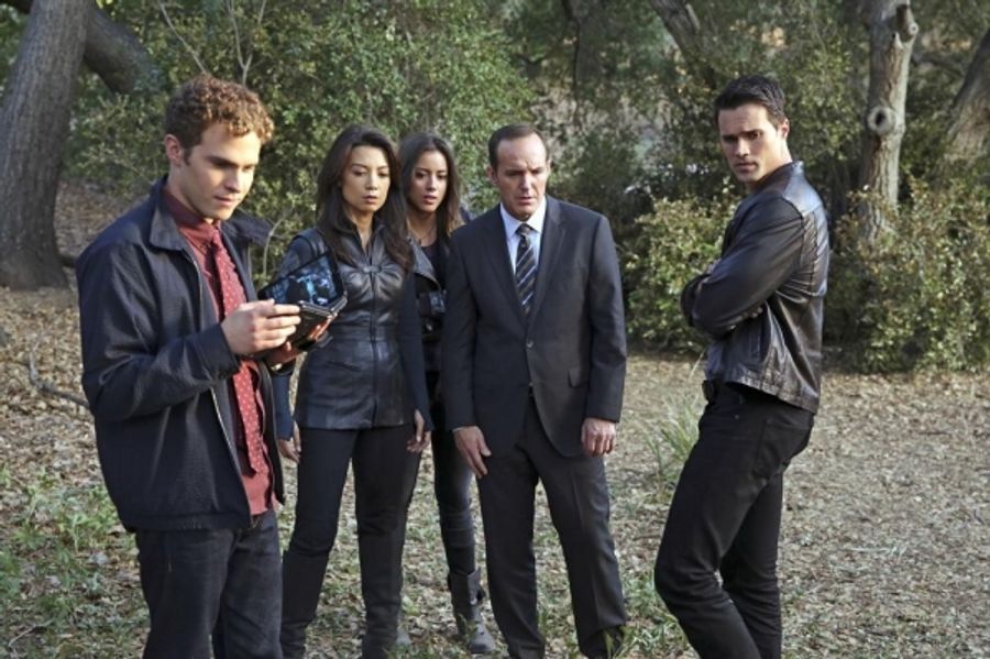 Photo Flash: MARVEL'S AGENTS OF S.H.I.E.L.D.'s 'F.Z.Z.T.,' Airing 11/5 Image