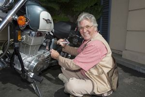 Paul Peterson (The Donna Reed Show) signs bike Photo