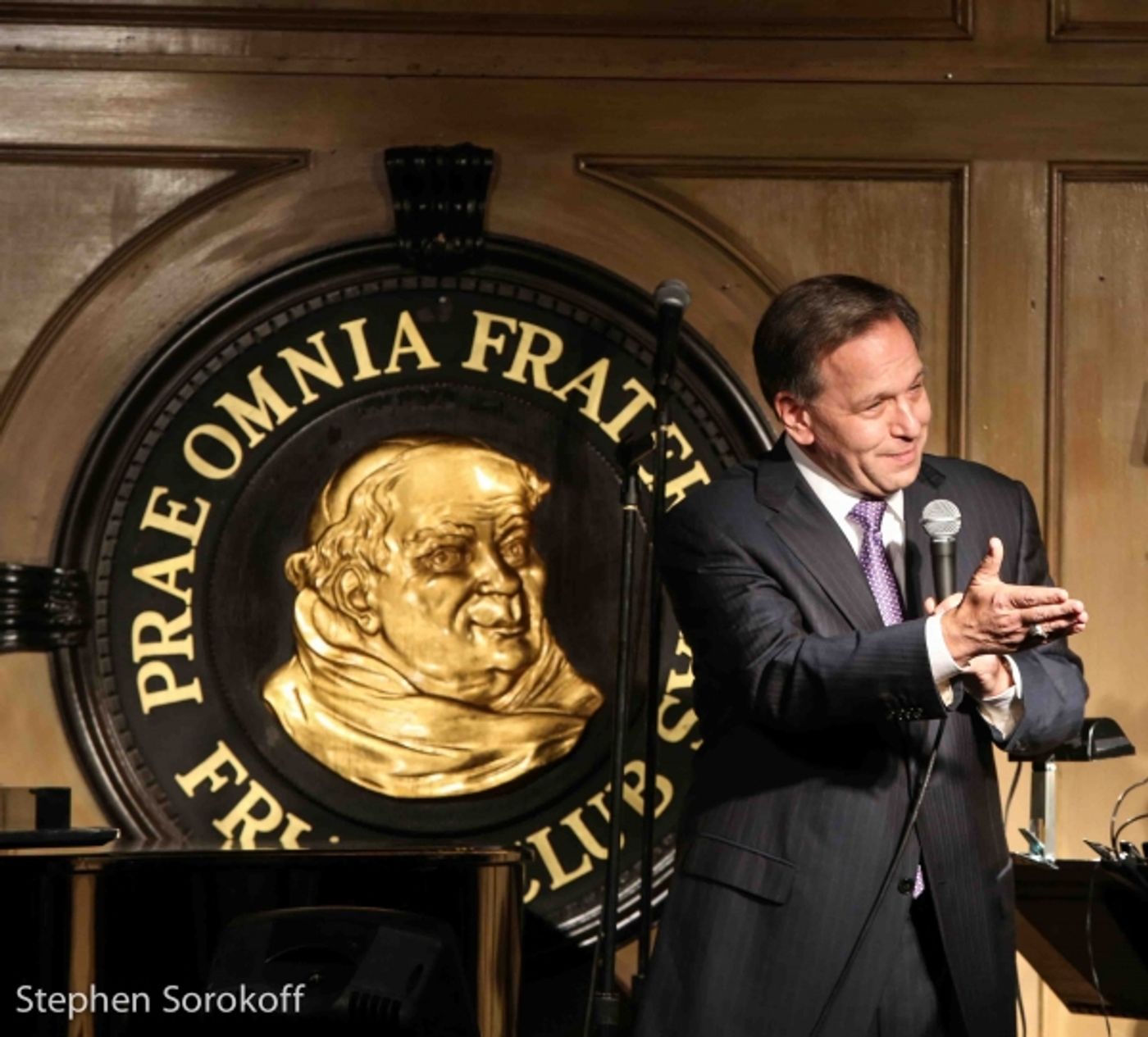 Photo Coverage: Neil Sedaka Attends Friars Tribute Show  Image