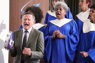 ''Hugging the Now'' -- Simon (Robin Williams) holds a pitch meeting to remember, on T Photo
