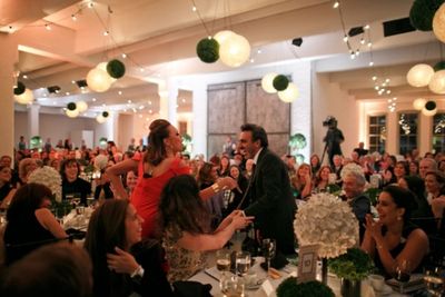 Sing for Hope Volunteer Artist Alyson Cambridge draws Gala Honoree Hamdi Ulukaya into Photo