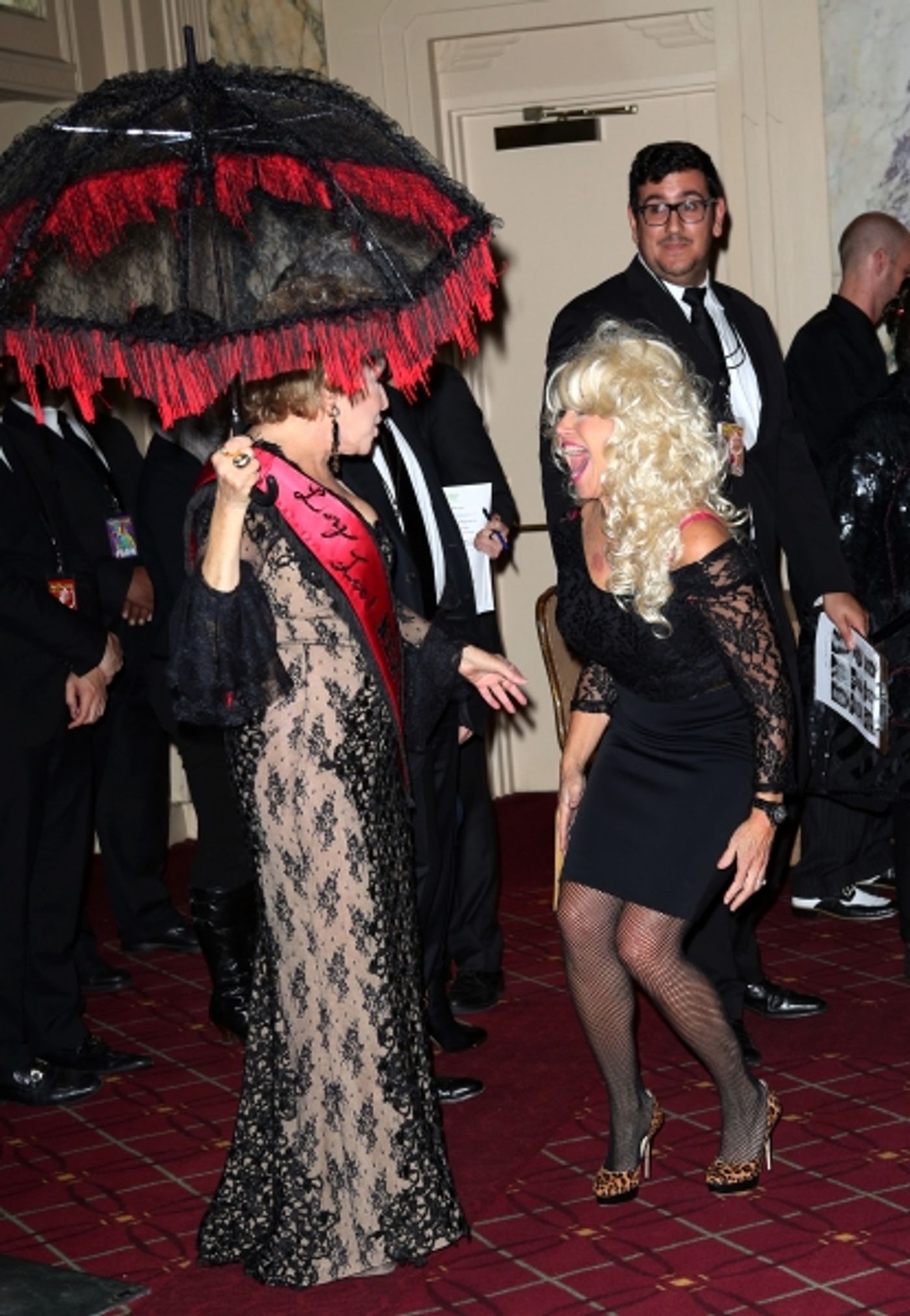 Photo Coverage: Billy Crystal, Katie Couric & More Celebrate HULAWEEN IN THE BIG EASY  Image