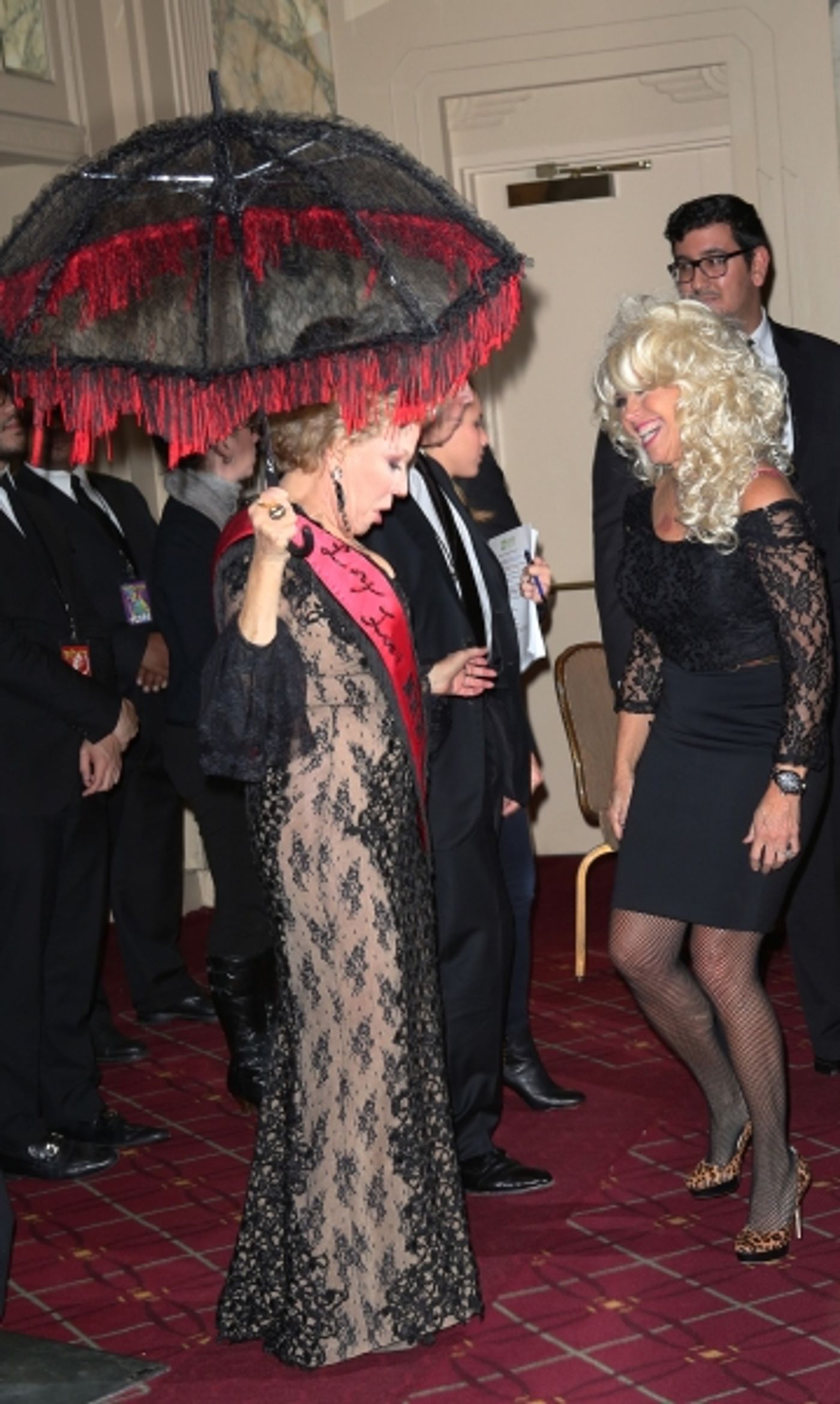 Photo Coverage: Billy Crystal, Katie Couric & More Celebrate HULAWEEN IN THE BIG EASY  Image